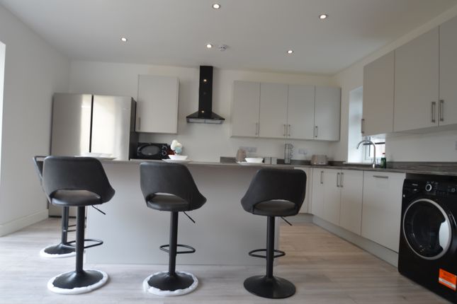 Room 6, 4, Burgoyne Road, Sunbury-on-Thames photo 2
