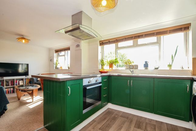Flat 2, 61a, Beverley Gardens, Wembley photo 4