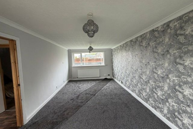 17, Campbell Grove, Grimsby photo 2