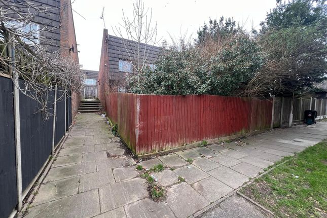 57, Little Oxcroft, Basildon photo 3