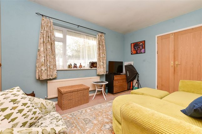 Maybelle Close Beare Green, Dorking photo 2