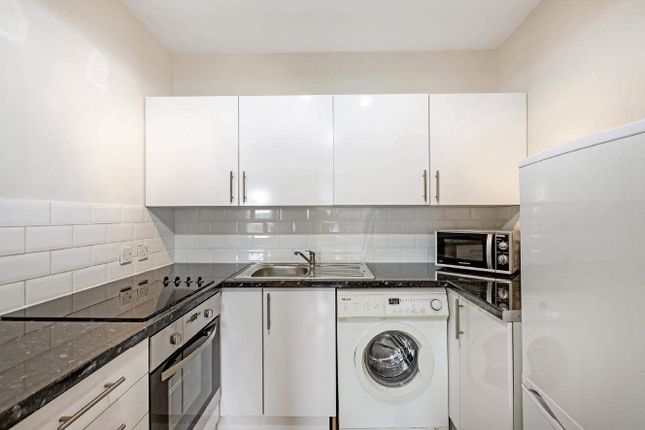 Flat for sale in Nevern Square, London