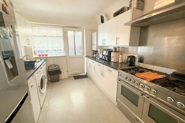 43 Compton Place, Watford photo 2