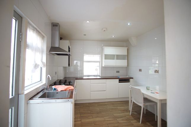 Queens Avenue, Watford photo 5