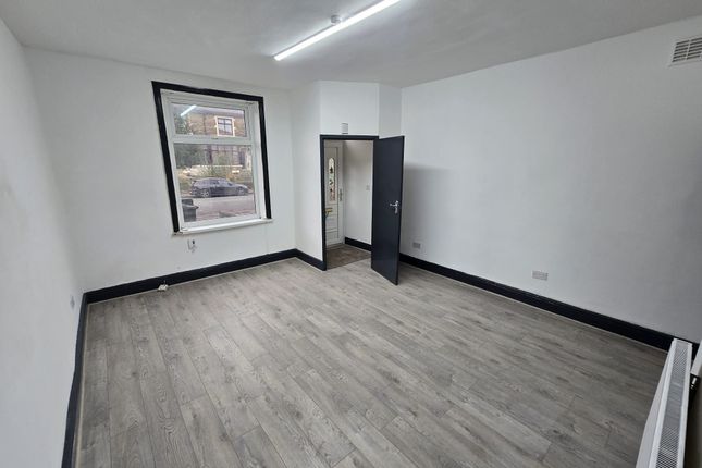 332 Heaton Road, Bradford photo 3