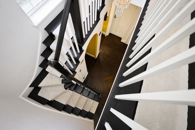 Greywalls,, Ruxley Crescent, Esher photo 4
