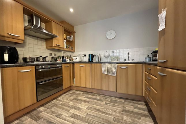 Flat for sale in Albany Court, Broad Road, Sale