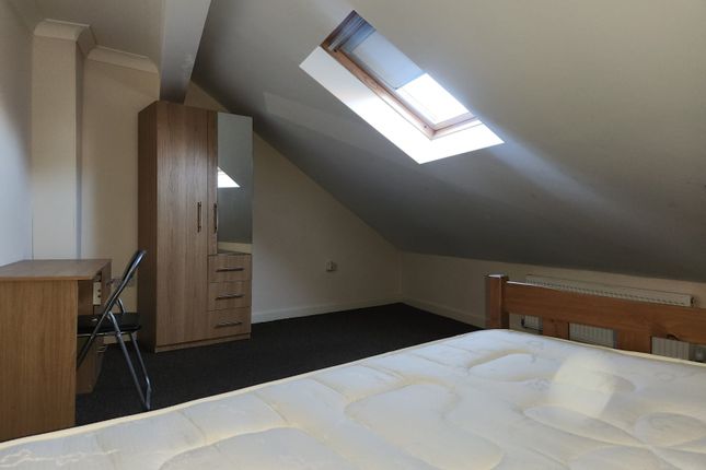 16A Wilson Street, Room 4