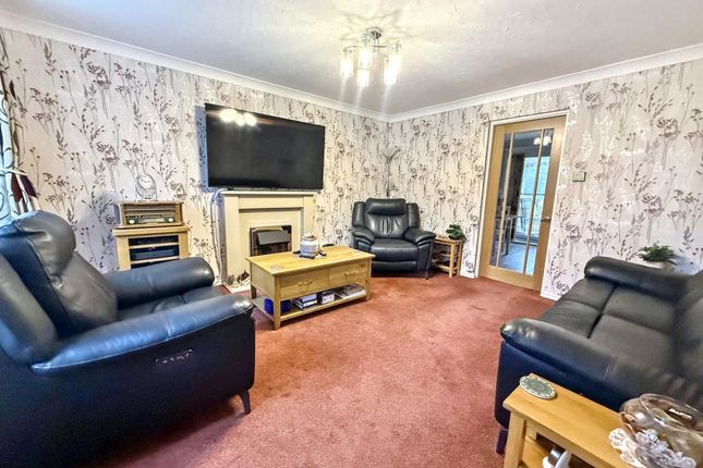 24, Scalby Grove, Redcar photo 3