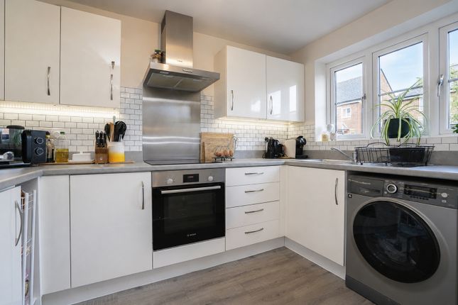 22, Martin Drive, Warwickshire photo 4
