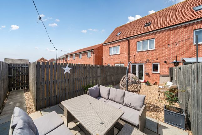 7, Heathland Way, Grimsby photo 4