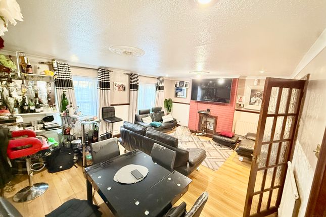 31, Dressington Avenue, London photo 2