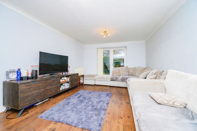 5, Greenside Park, Bedfordshire photo 4