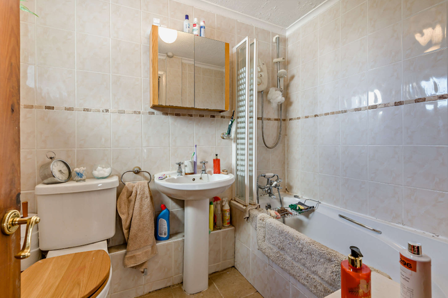 1, Cleeve Road, Middle Littleton photo 4