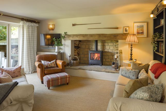 2 Embrook, Moreton-In-Marsh photo 3