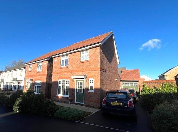 Detached house to rent in Spinners Avenue, Bamber Bridge, Preston PR5