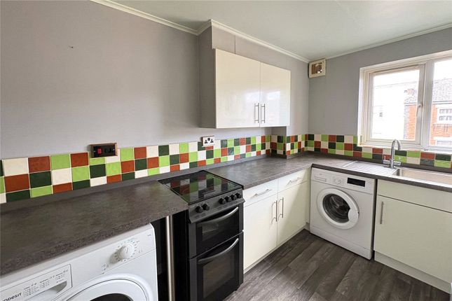 31, Ascot Court, Hampshire photo 2