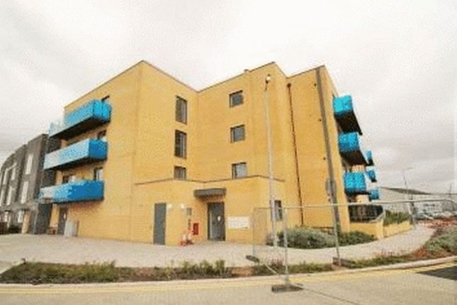 3 bed property to rent in Crossness Road, Barking