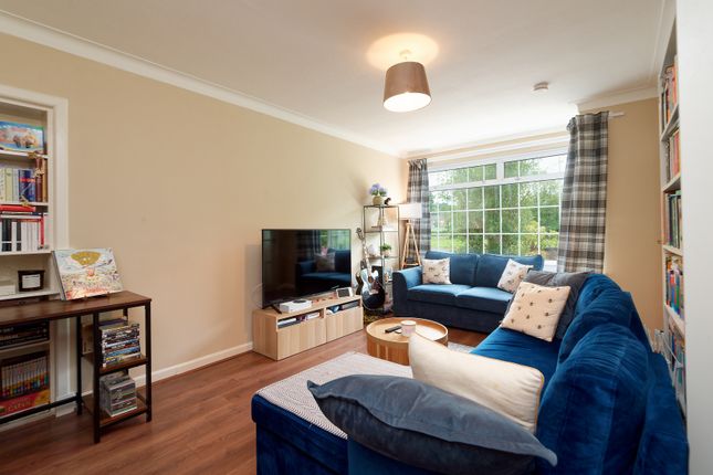 11, Churchill Drive, Bishopton photo 2