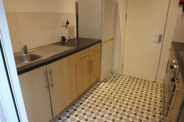 216, Lea Bridge Road, London photo 5