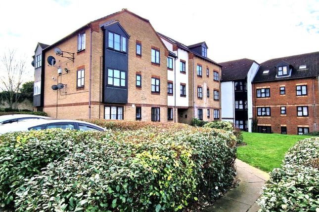 My Estate Are Pleased To Offer This Well-Presented One-Bedroom All-Electric Flat Located At The Ridings, Luton,