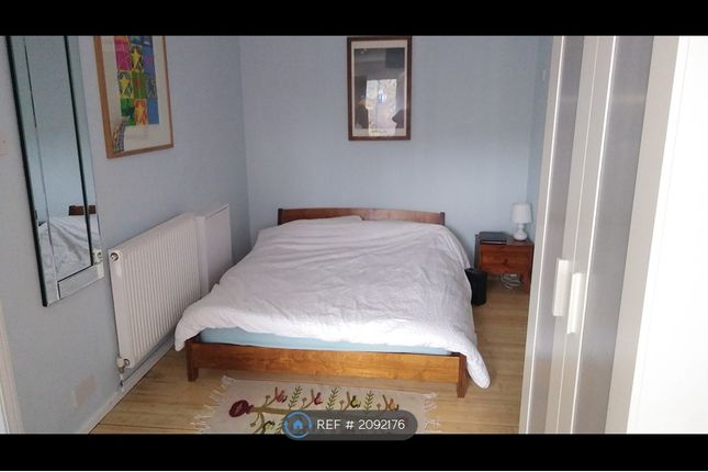 Thumbnail Room to rent in St. James's Crescent, London