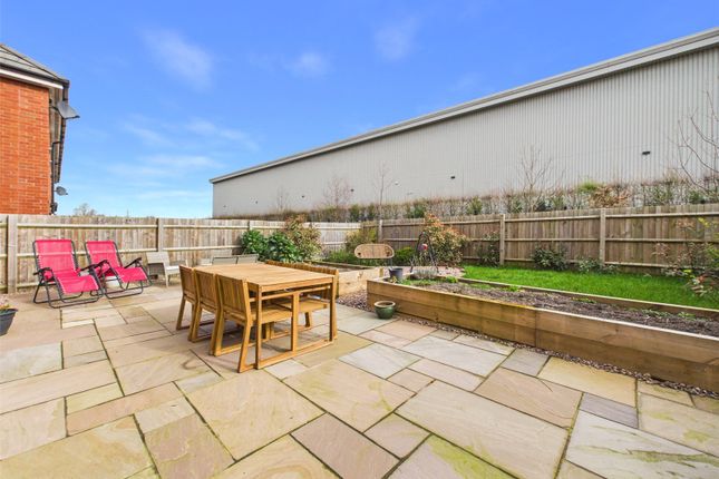 26, Rowbotham Way, Stonehouse photo 4