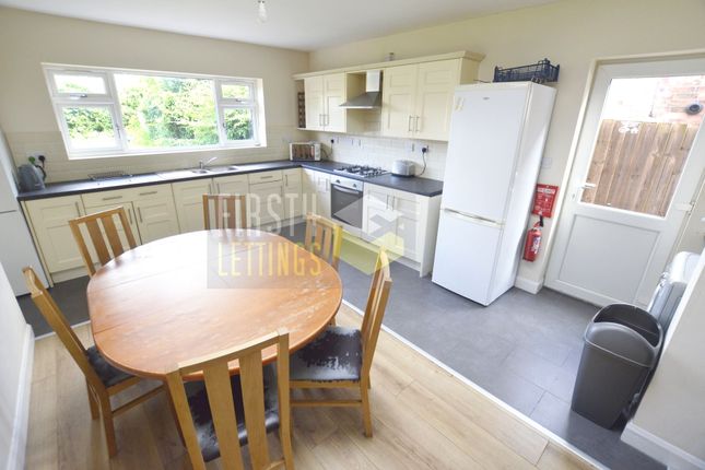 5-bed semi-detached on Queens Road, Leicester, £455/mo