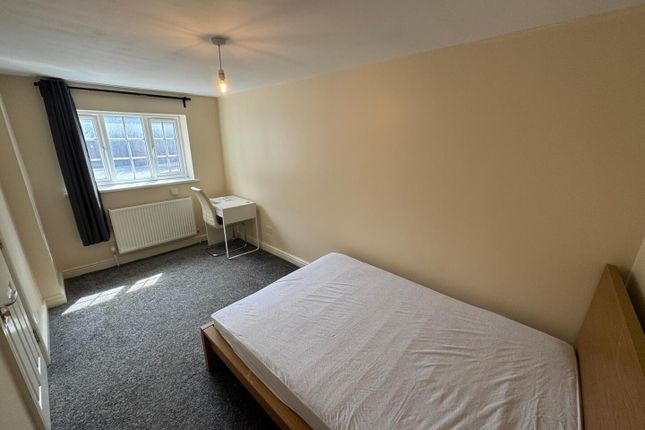 Room 1, 213 Phoenix Place, Dartford photo 2