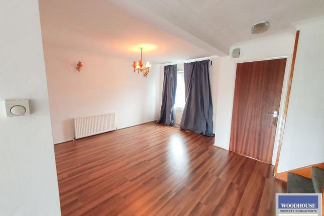 6, Garner Drive, Broxbourne photo 3