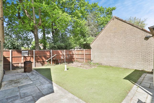 29, Bay Close, Wimborne photo 2