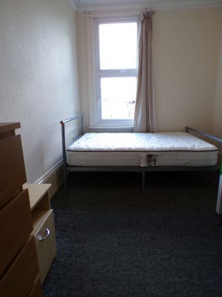 A Bright And Tidy Double Bedroom With Potential Fo...