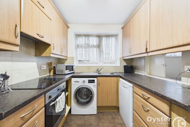 179 Daneglen Court London Road, Stanmore photo 3