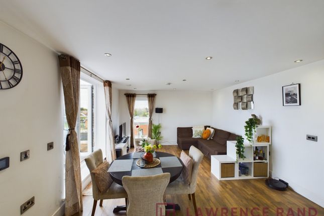 Flat for sale in Tranquil Lane, Harrow, Middlesex