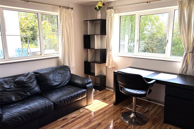 43, Howard Road, Coulsdon photo 3