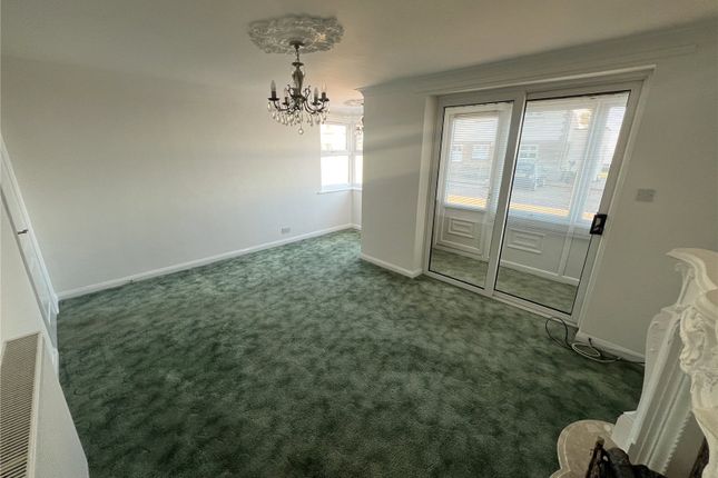 Flat for sale in Seaview Heights, Walton On The Naze, Essex