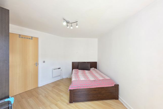 48, Kenley Avenue, London photo 4