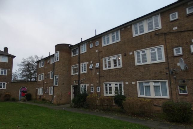 Flat for sale in Forty Avenue, Wembley