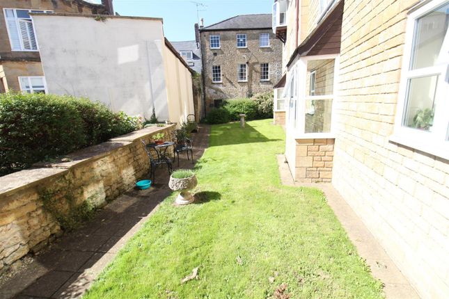 Flat 11, Falkland House, Crewkerne photo 4