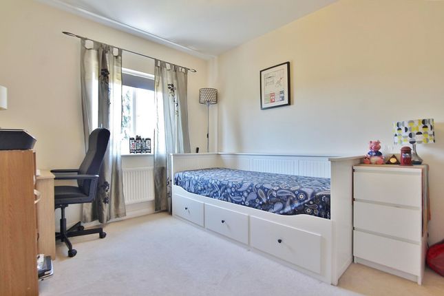 Town house to rent in Herbert Place, Isleworth