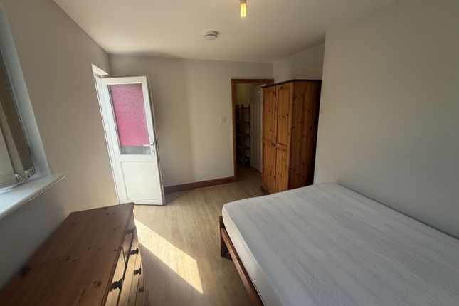 Room 2: 9,, Marshall Road, Cambridge photo 2