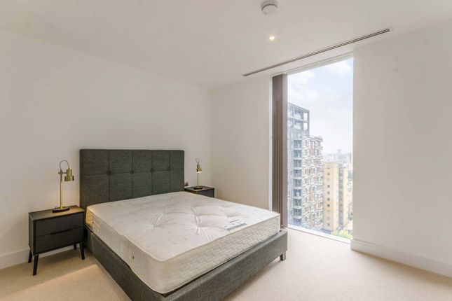 Flat to rent in Maine Tower, Canary Wharf, London
