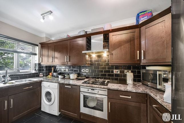 Flat for sale in Glamis Place, London
