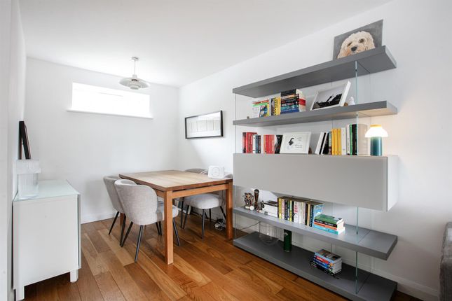 23, Vestry Mews, London photo 4