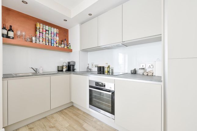 Flat 21 3, Wray Avenue, London photo 4