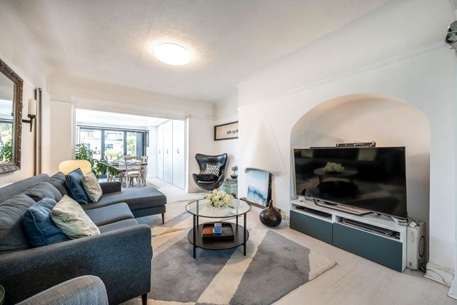 16, Camborne Way, Hounslow photo 3