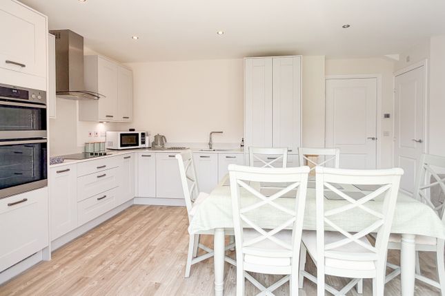 4, Plover Furlong, Haddenham photo 4