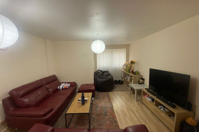 Thumbnail Flat to rent in Lanadron Close, Isleworth