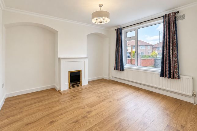 93 Banstock Road, Edgware photo 3