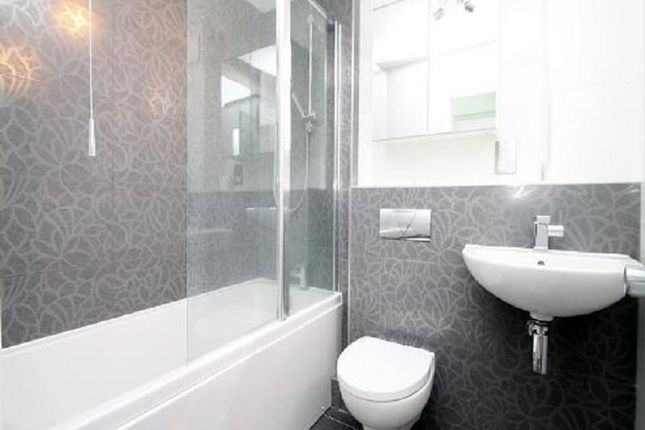 21, Fairbairn Close, Purley photo 3